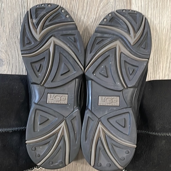 UGG Australia Shanleigh Black Sheepskin Lined Embroidered Heritage Line Boots 9 - Picture 8 of 13